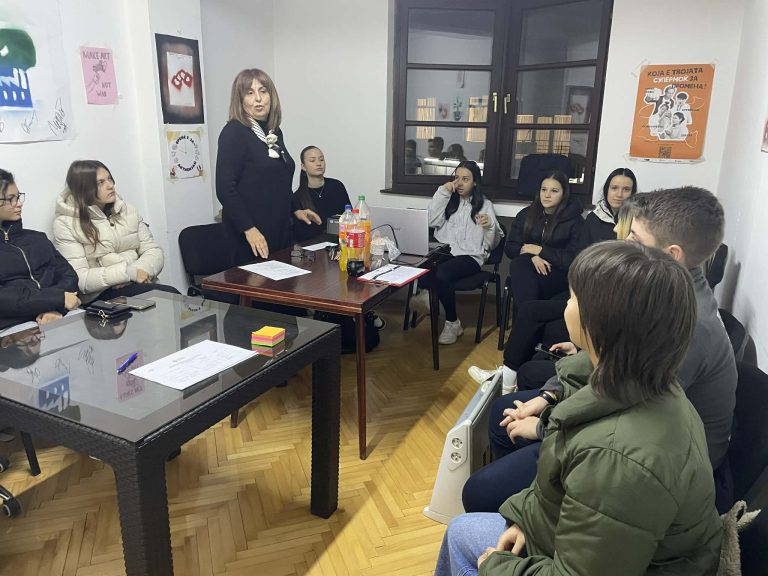 „Лидерство и тимска работа“