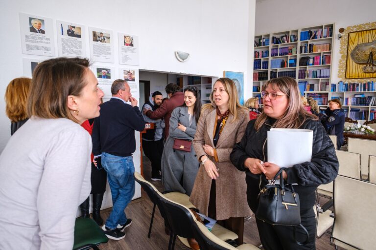 Разговорот продолжува…